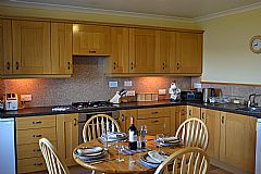Well equipped kitchen/dining room 
